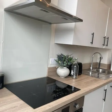 1 Bed Flat In The Heart Of Leeds Apartment *