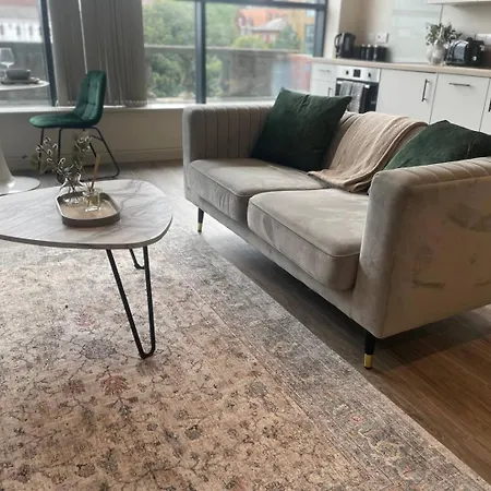 1 Bed Flat In The Heart Of Leeds *